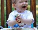 messy-babies-eating-cake-3949